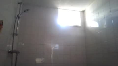 Snapshot of altboy010 chatting on January 11, 10:29 am altboy010 online show from January 11, 10:29 am