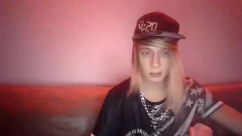 Snapshot of altboy010 chatting on September 12, 9:15 pm altboy010 online show from September 12, 9:15 pm