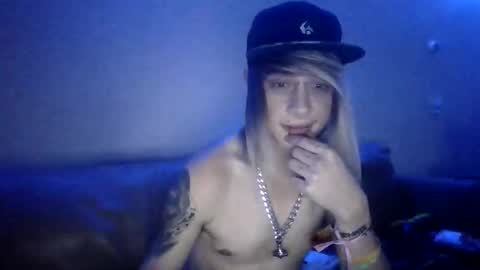 Snapshot of altboy010 chatting on September 17, 3:07 am altboy010 online show from September 17, 3:07 am