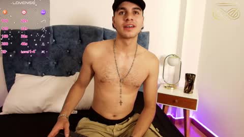 Snapshot of amadeo_wild chatting on December 6, 2:13 am Amadeo Wild online show from December 6, 2:13 am
