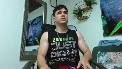 Snapshot of andre_parker chatting on February 1, 10:23 pm Andre Parker online show from February 1, 10:23 pm
