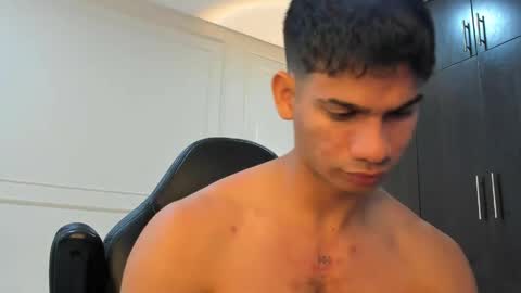 andres_stud online show from April 20, 6:38 am