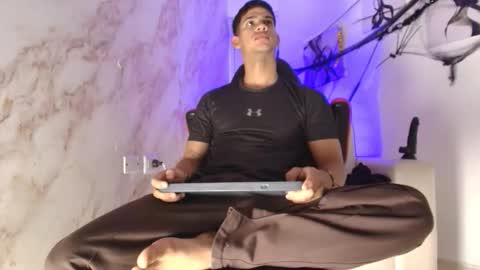 andres_stud online show from October 30, 7:32 am