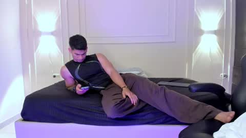 andres_stud online show from June 5, 4:17 am
