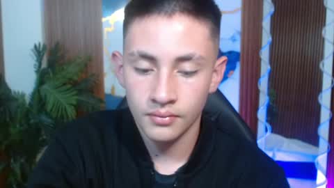 andres_tay online show from May 9, 2:45 am