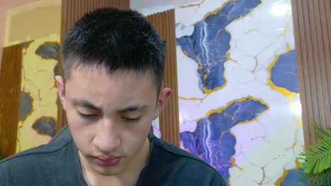 andres_tay online show from May 18, 2:52 am