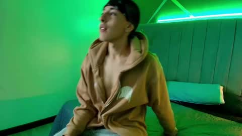 Snapshot of andreuw_wolf chatting on October 29, 2:36 am Andreuw Wolf online show from October 29, 2:36 am