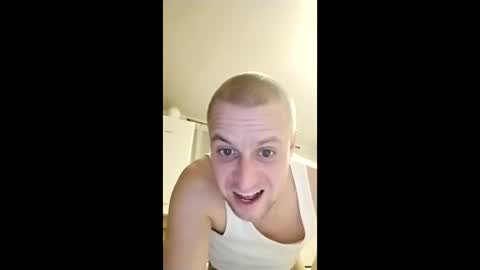 andrew3356577 online show from December 5, 10:28 pm