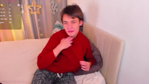 Snapshot of andrew_clar chatting on December 26, 12:49 pm Andrew online show from December 26, 12:49 pm