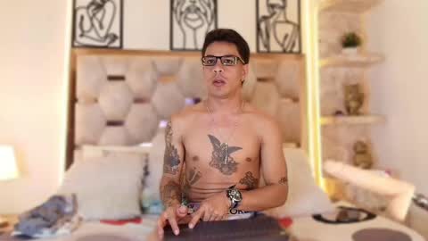 andrew_haalls online show from November 15, 9:50 pm