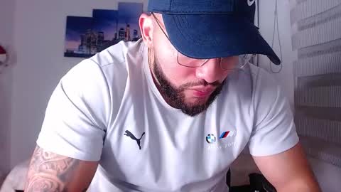 andrew_holden__ online show from November 21, 11:48 pm