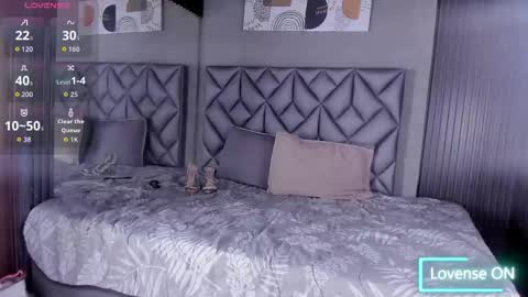 Andrew Taylor0 online show from November 19, 3:06 am