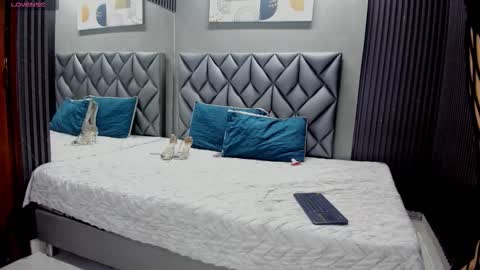 Andrew Taylor0 online show from November 20, 3:06 am