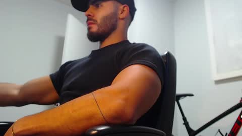 ANDREW WEST online show from January 25, 10:07 pm