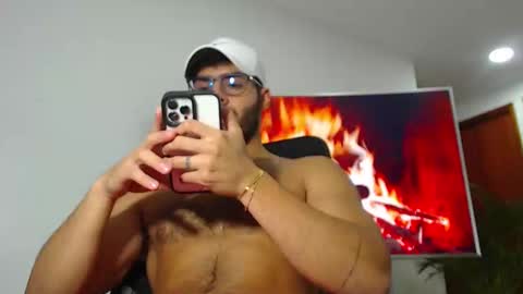 ANDREW WEST online show from February 8, 11:02 pm