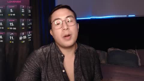 andrewmhilton_ online show from December 16, 6:53 am