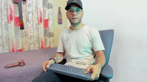 Snapshot of andrey_u92 chatting on January 29, 3:44 am online show from January 29, 3:44 am