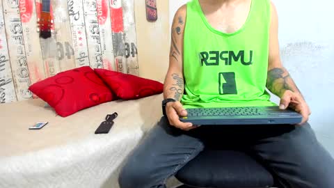 Snapshot of andrey_u92 chatting on December 21, 11:01 am online show from December 21, 11:01 am