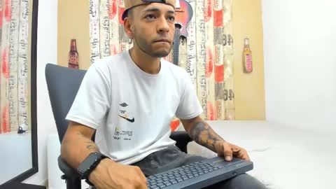 Snapshot of andrey_u92 chatting on February 25, 8:19 pm online show from February 25, 8:19 pm