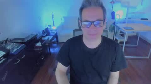 Andrew online show from November 18, 3:43 am