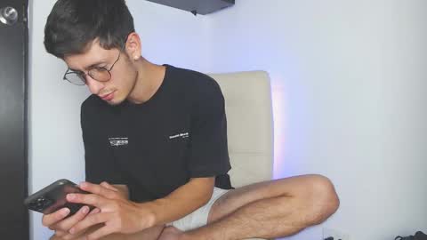 andy_collins__ online show from October 16, 3:36 am