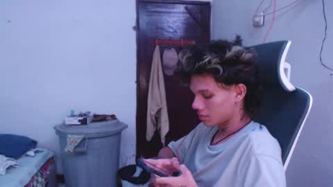 andy_dan1 online show from June 8, 10:49 am