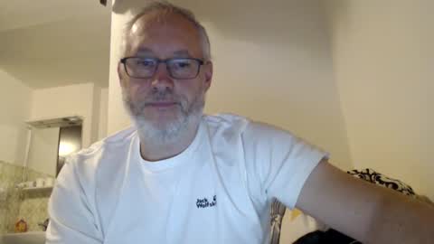 Snapshot of andyberg8 chatting on October 27, 11:29 pm Andy online show from October 27, 11:29 pm