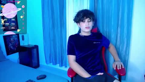 Snapshot of andyboy_19 chatting on February 21, 10:26 pm andy online show from February 21, 10:26 pm