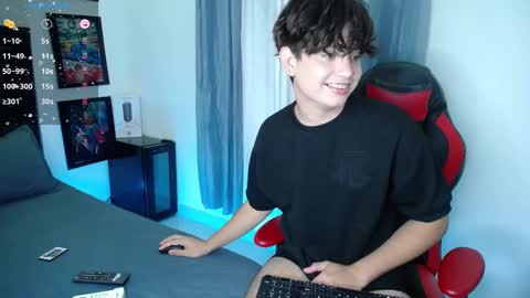 Snapshot of andyboy_19 chatting on December 26, 11:35 pm andy online show from December 26, 11:35 pm