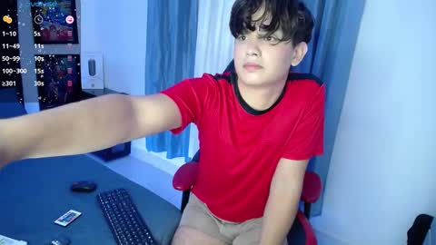 Snapshot of andyboy_19 chatting on December 14, 11:34 pm andy online show from December 14, 11:34 pm