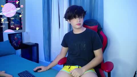 Snapshot of andyboy_19 chatting on February 27, 10:09 pm andy online show from February 27, 10:09 pm