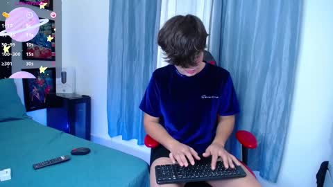 Snapshot of andyboy_19 chatting on February 16, 12:43 am andy online show from February 16, 12:43 am