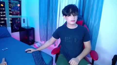 Snapshot of andyboy_19 chatting on January 20, 12:46 am andy online show from January 20, 12:46 am