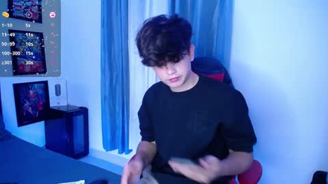 Snapshot of andyboy_19 chatting on December 25, 12:48 am andy online show from December 25, 12:48 am