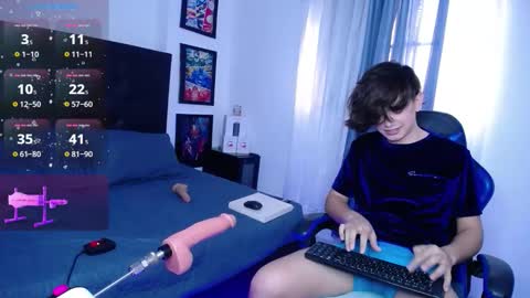 Snapshot of andyboy_19 chatting on October 22, 9:40 pm andy online show from October 22, 9:40 pm