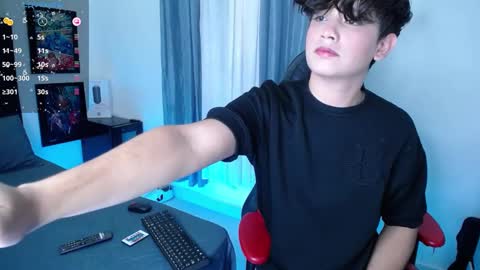 Snapshot of andyboy_19 chatting on January 9, 10:20 pm andy online show from January 9, 10:20 pm