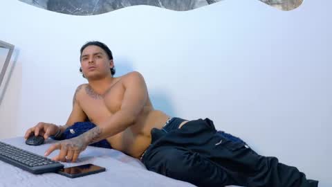 andyhot__ online show from April 25, 1:41 pm