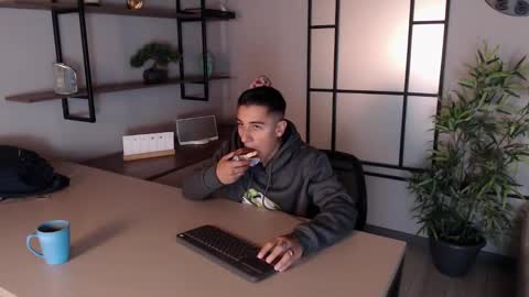 Andy Joy  online show from January 31, 10:42 am