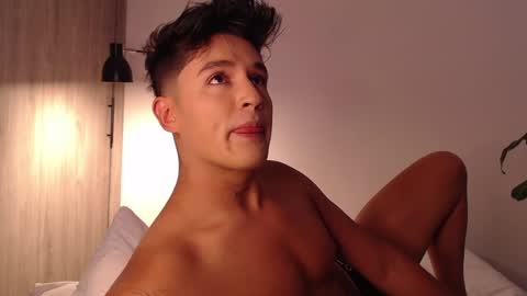 Snapshot of angelcossio chatting on December 7, 9:22 pm Angel online show from December 7, 9:22 pm