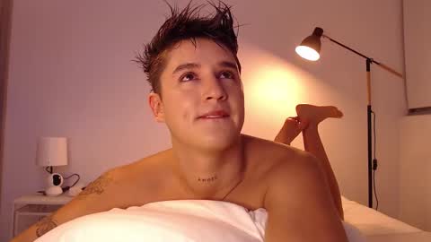 Snapshot of angelcossio chatting on October 21, 12:58 am Angel online show from October 21, 12:58 am