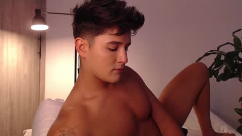 Snapshot of angelcossio chatting on December 4, 8:40 pm Angel online show from December 4, 8:40 pm