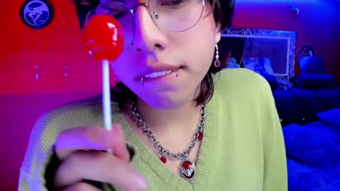 Snapshot of angellonfire chatting on December 22, 4:06 am Angel  online show from December 22, 4:06 am