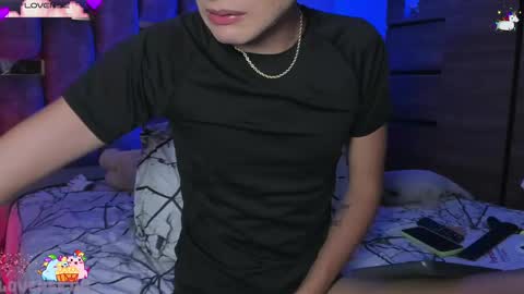 Snapshot of angelocute_ chatting on March 5, 5:50 am Angelo I work from home this is my room online show from March 5, 5:50 am