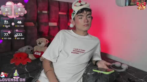 Snapshot of angelocute_ chatting on December 22, 6:49 am Angelo I work from home this is my room online show from December 22, 6:49 am