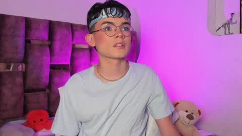 Snapshot of angelocute_ chatting on January 3, 4:22 am Angelo I work from home this is my room online show from January 3, 4:22 am