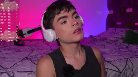 Snapshot of angelocute_ chatting on October 18, 9:36 am Angelo I work from home this is my room online show from October 18, 9:36 am