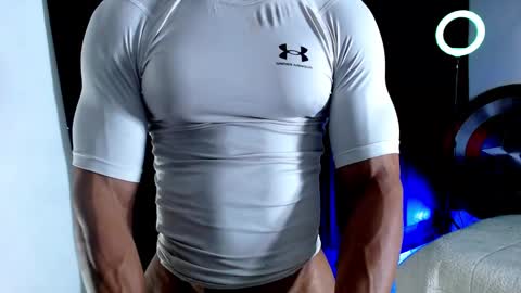 Instagram miguelangel1802  online show from November 4, 5:47 pm