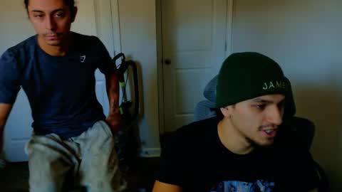 ApacheWithWebcam online show from December 19, 5:54 pm