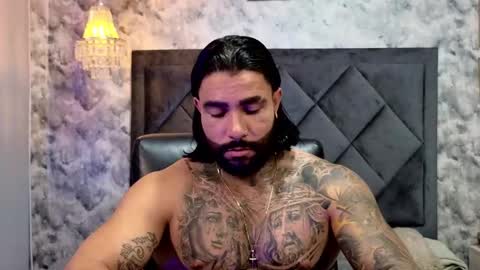Snapshot of apolo_rousse chatting on October 2, 1:42 am Apolo online show from October 2, 1:42 am