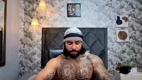 Snapshot of apolo_rousse chatting on October 5, 2:04 am Apolo online show from October 5, 2:04 am
